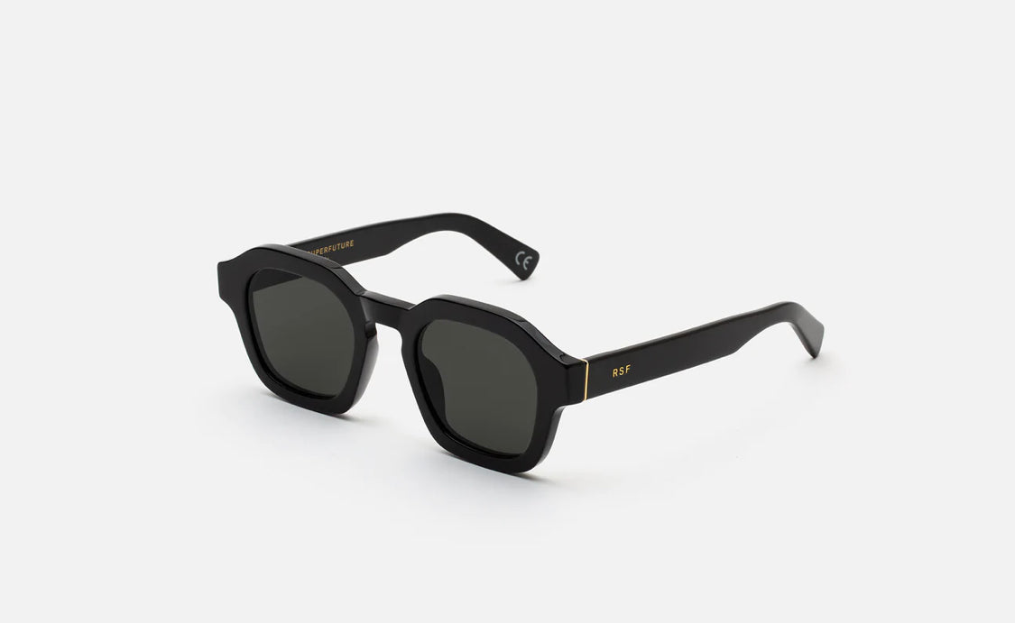 Saluto Black