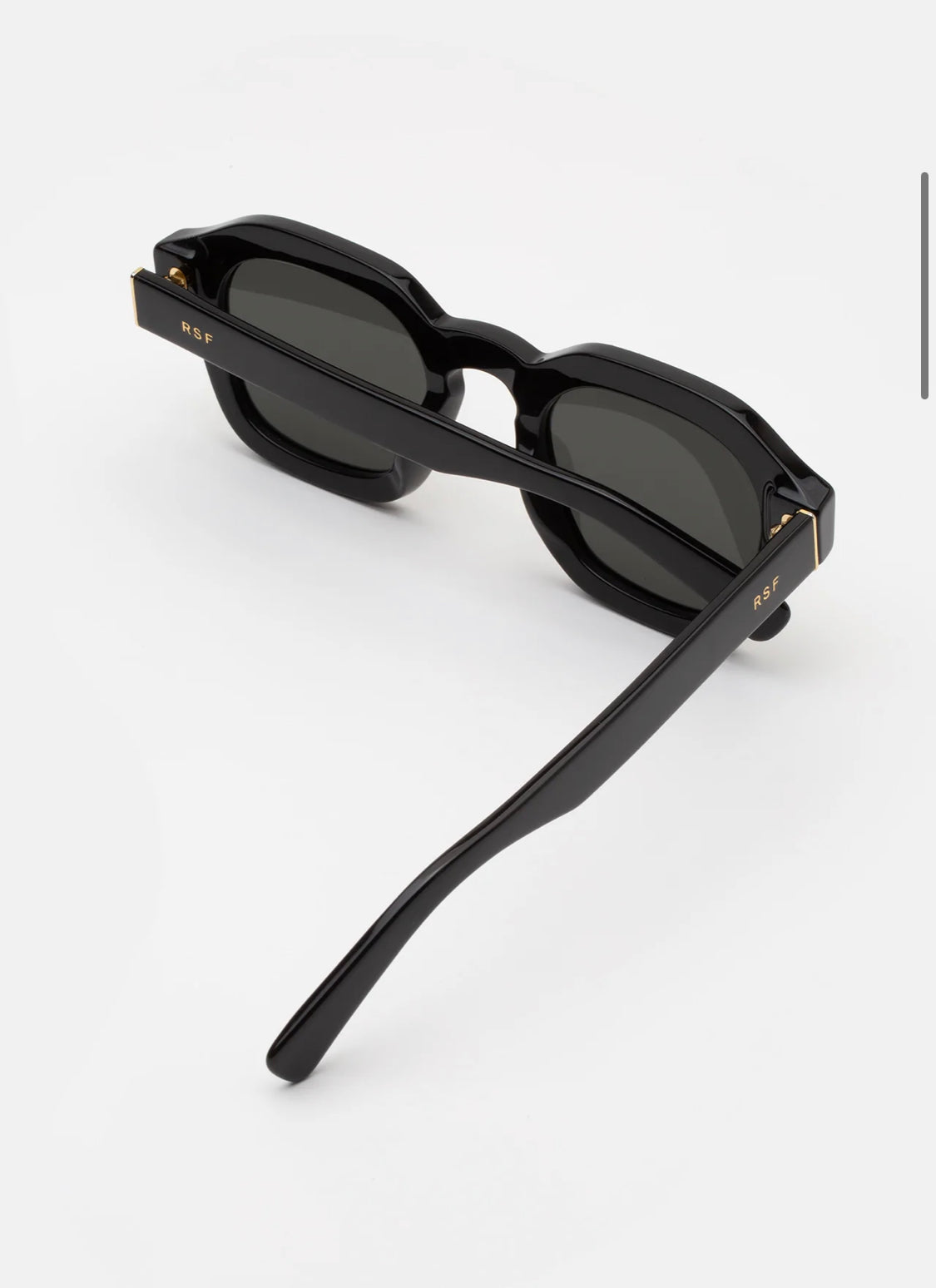 Saluto Black