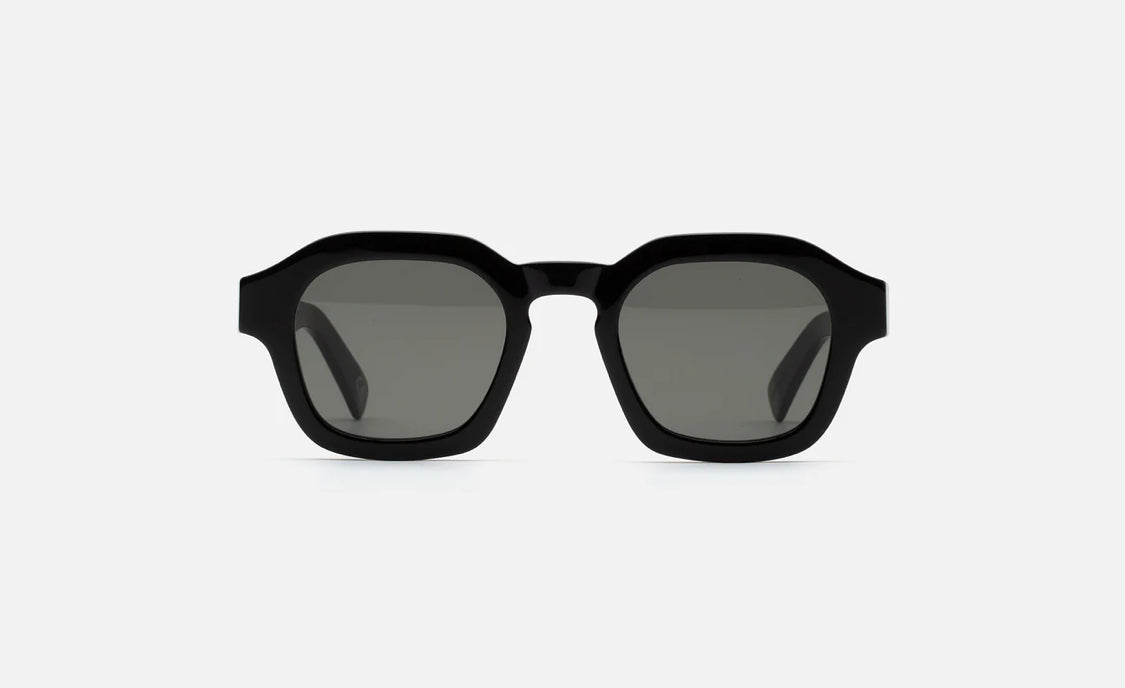 Saluto Black